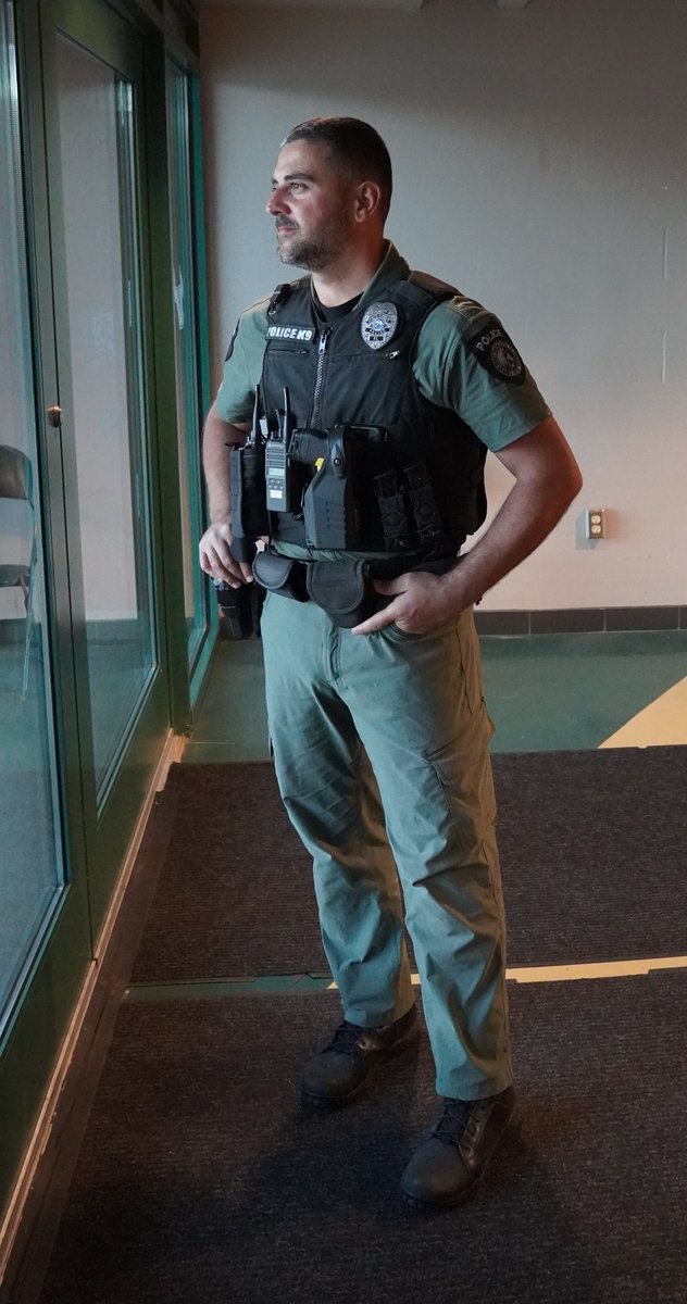 USFPDTampa's tweet photo. Something cool to observe, the USFPD Spec Ops Division gearing up for a night of duty. The USFPD Spec Ops is world-class in their event preparation &amp; planning for all on-campus events, including the Yuengling Center. #USFPD #USFPDSpecOps https://t.co/hTYGICEaDV