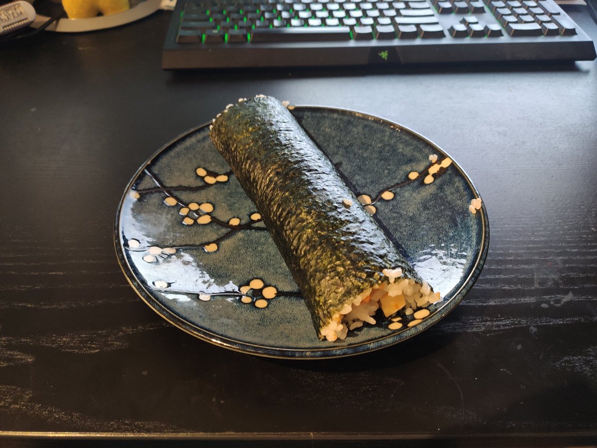 Tanuki_Typhoon's tweet photo. Made ehomaki for setsubun.
Lets hope it brings me some good luck for the year. https://t.co/aMN9XBnlch