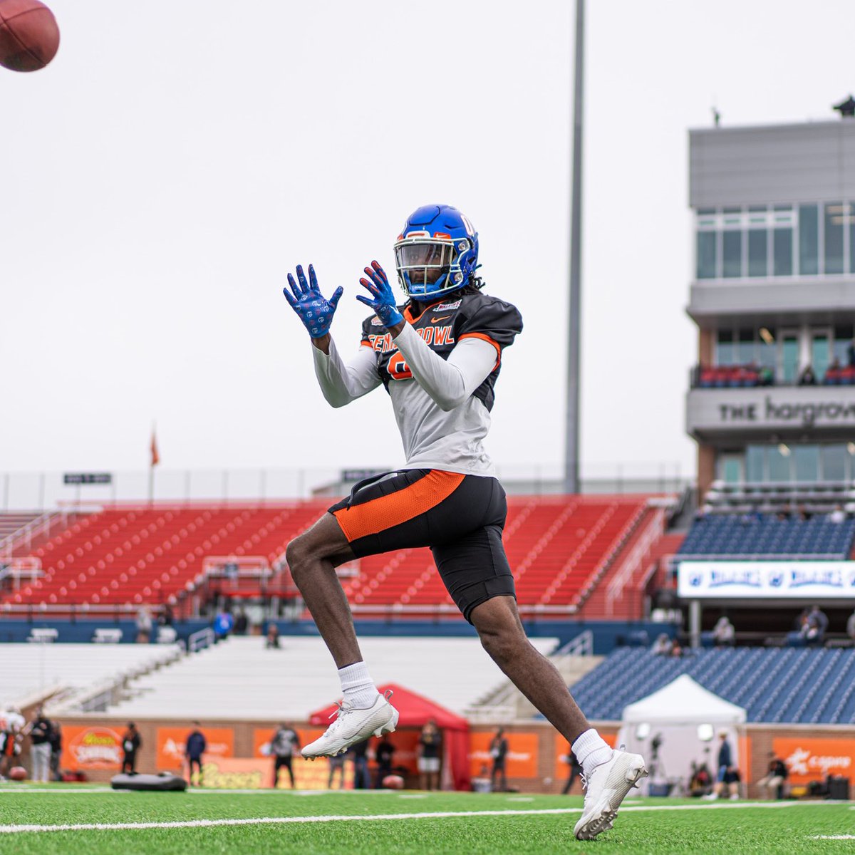 JimNagyOU's tweet photo. BREAKING: Boise State’s J.L. Skinner (@JlJlskinner) has been voted National team’s DS Practice Player-of-Week by vote from his peers in National TE and WR groups.
#TheDraftStartsInMOBILE™️ https://t.co/lvTNL6TSEr