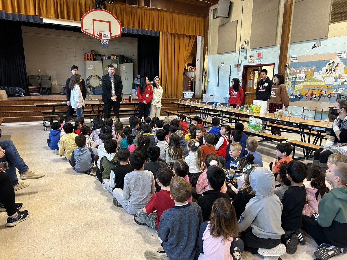 MrsRedelSharp's tweet photo. One of our favorite days! Sizzlin’ Science! Thank to our friends from Cherry Hill East for showing us some cool science activities!! @SharpBulldogs https://t.co/xVhPQxi4Wo