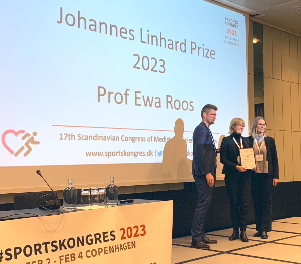 Thanks and congratulations to an outstanding clinician, researcher and mentor (to so many): you inspire so many in #SportsMedicine, and continue to guide the way. Because of leaders like Prof @ewa_roos, #WomenInSTEM see what is possible 🙏🏻