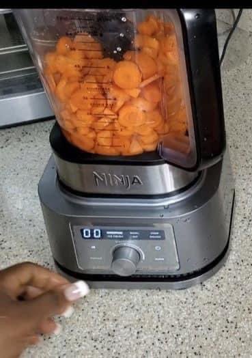 yabaleftonline's tweet photo. No fruit is safe anymore 😩 https://t.co/gDFqDeKCMG