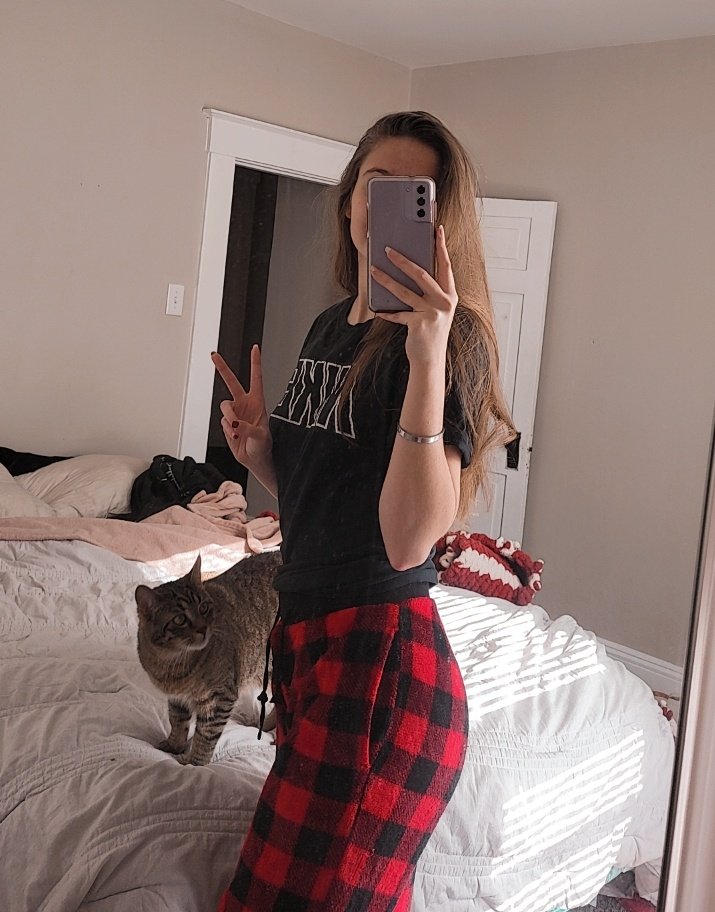 Sableheart594's tweet image. Mirror pic just for you 😘 #belife #mirrorselfie #pjs