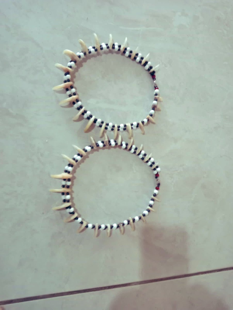 ZuluSweG's tweet photo. I make these necklaces from real lion claws, zinjani? https://t.co/FKb8Z4yWWF