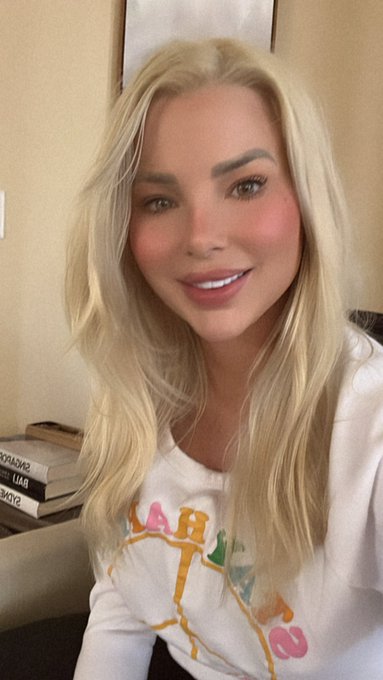 ❤️❤️ hi friends https://t.co/d2KOkoGXoq