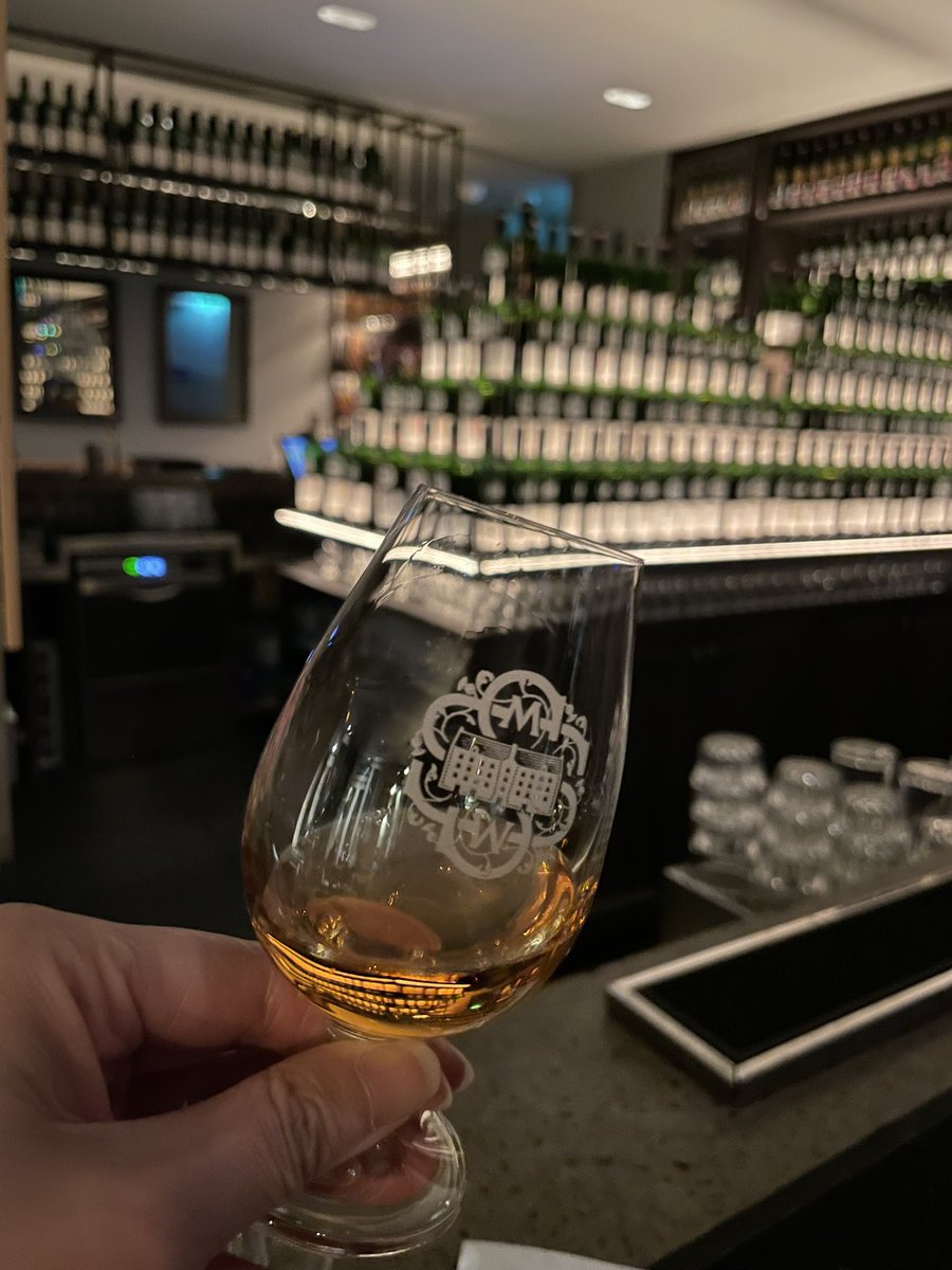 What. A. Week. Here’s hoping the weekend is a barrel o’ laughs just like my dram. @SMWSUK 12.73 “barrel of laughs” in febs outturn. Beautiful color, absolutely delicious 😋 Slainte! 🥃 tidd.ly/3RzmsiP (aff)
