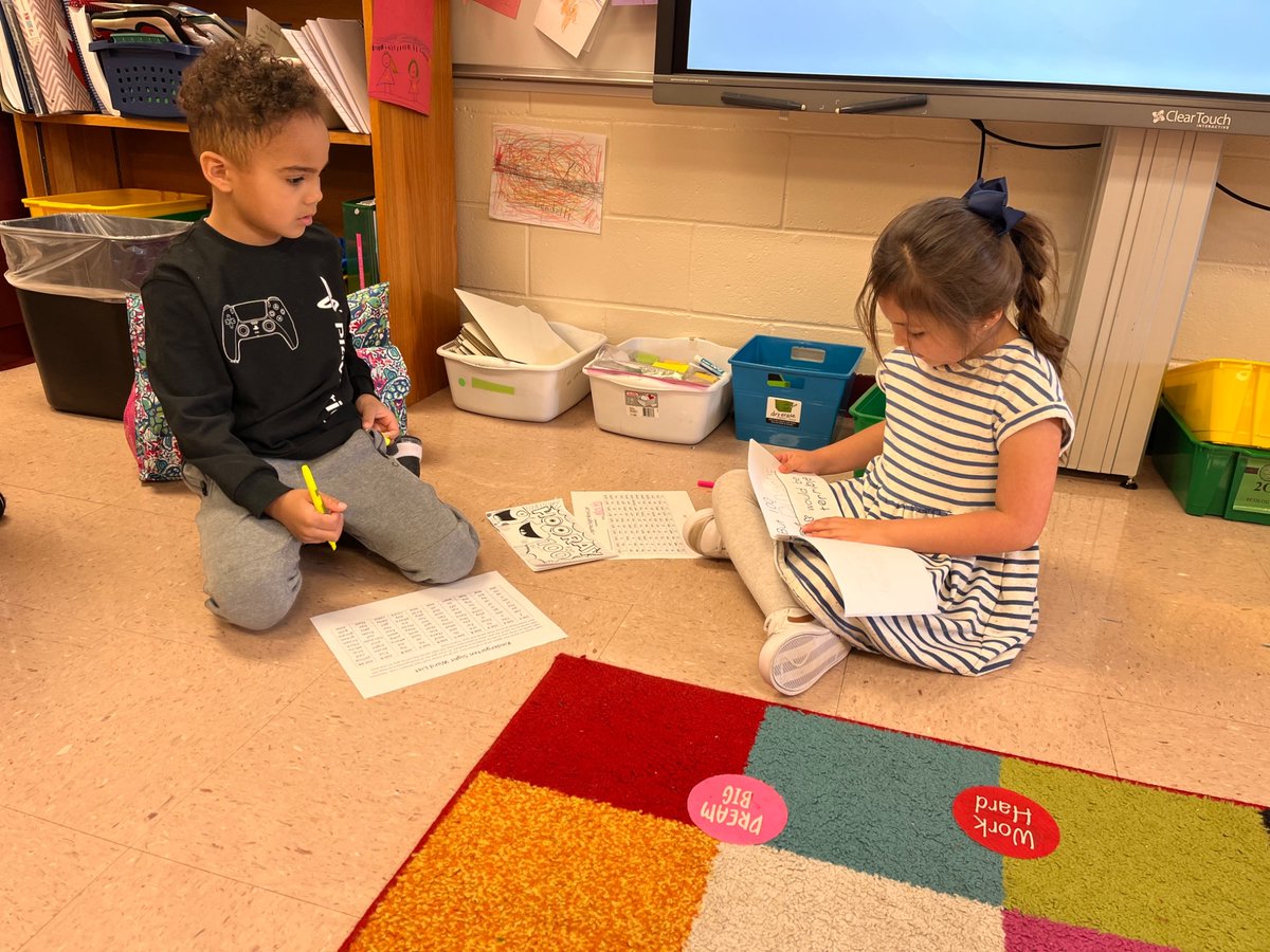 BigCreekES's tweet image. Today kindergartners made their own rhyming board games in reading. #fortheloveoflearning