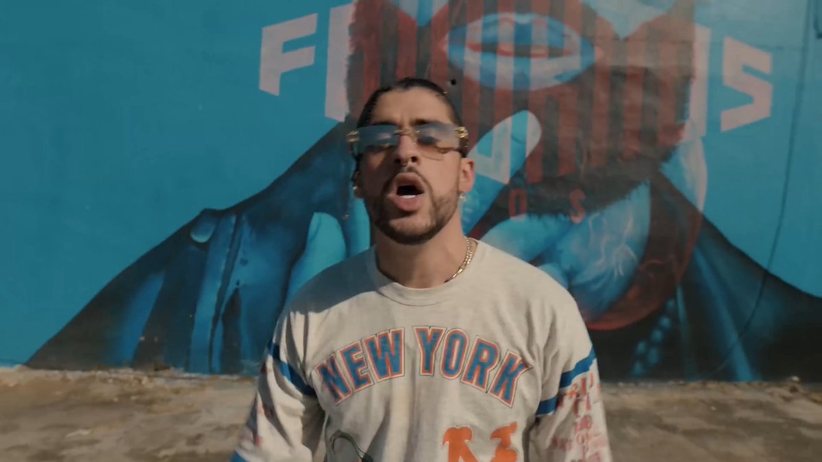 SNY Mets (@sny_mets) on Twitter photo Bad Bunny is sporting Mets gear in the music video for "La Jumpa" 💯 <a href="/sanbenito/">Benito Antonio</a>
(via Bad Bunny/YouTube) Bad Bunny is sporting Mets gear in the music video for "La Jumpa" 💯 <a href="/sanbenito/">Benito Antonio</a>
(via Bad Bunny/YouTube)