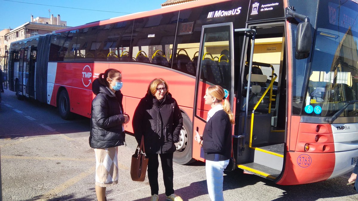 CarmenFructuos4's tweet photo. Desde el pasado mes de noviembre los vecinos de Zeneta disfrutan de un mejor servicio de autobús gracias al trabajo incansable de Regina Sarria que siempre ha trabajado y ha luchado para que así sea.
#seguimos💪
#pedanias❤️
#conelalcaldeserranomurciaavanza
#transformandomurcia https://t.co/GMBCrCRqm3