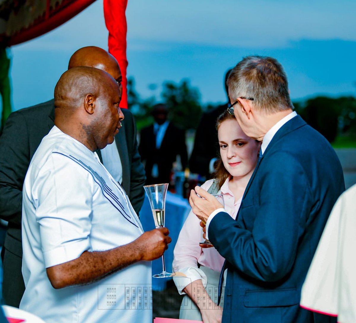 Ce Vendredi 3 févr. 2023 au Palais Ntare Rushatsi, le Président de la République SE Evariste #Ndayishimiye a reçu les Membres du Corps Diplomatique et Consulaire pour une cérémonie d’échanges de vœux, l’occasion de saluer les avancées diplomatiques majeures enregistrées en 2022.