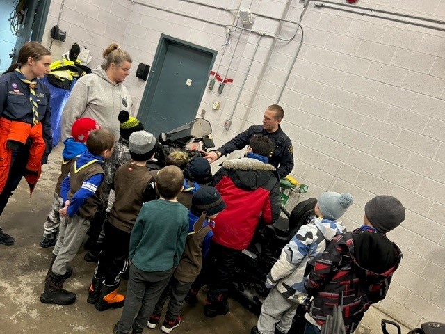 OPP_ER's tweet photo. #LanarkOPP had the pleasure of hosting the Beavers and Scouts of @scoutscanada in Perth. Along with a tour of the detachment, our friends were treated to a presentation by #OPPSAVE and #OPPK9! @OPP_COMM_ER ^tt https://t.co/dmgEuvb3Gt