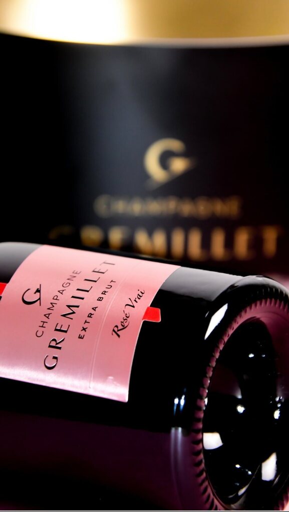 La vie en rose ! 
Cheers to the weekend with a glass of Rose Vrai - maceration one 
-
Follow us 👇⁠
@champagnegremillet⁠
@champagnegremillet⁠
-⁠
#champagnegremillet #gremilletsuccess #gremillet⁠ #1success1gremillet⁠ #champagnerose #champagnerosé #… instagr.am/reel/CoNXpznoK…