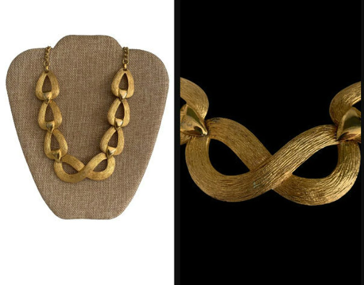 rileybella123's tweet photo. Vendome Chunky Brushed Gold Necklace Statement Choker https://t.co/5vUXw1qRbk via @Etsy #vintage #jewelry #vendome #etsyfinds https://t.co/ynIA15fomj
