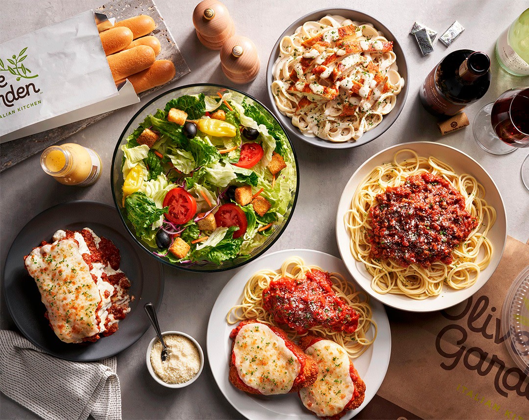 OliveGardenSV's tweet photo. Todo esta listo para que nos visites este día y disfrutes nuestro excelente sabor italiano en #OliveGarden. 🌿🍝

Te esperamos en Centro Comercial La Gran Vía.

#ComidaItaliana #LaGranVía #Pastas #Ensalada #Breadsticks #Vino https://t.co/4h57k68bga