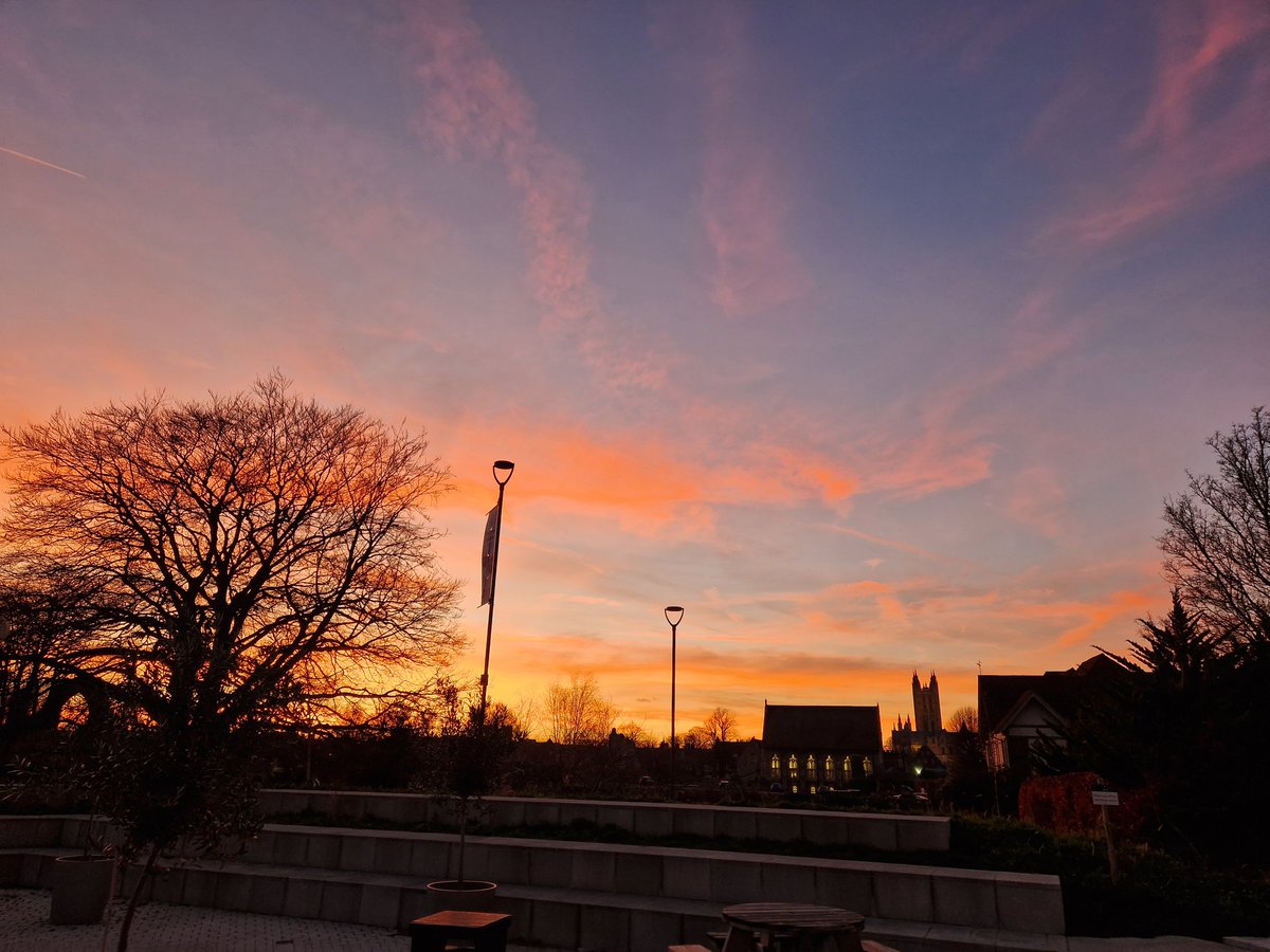 Loving the sky tonight when leaving work <a href="/CanterburyCCUni/">Canterbury Christ Church University</a> #CCCU #sunset