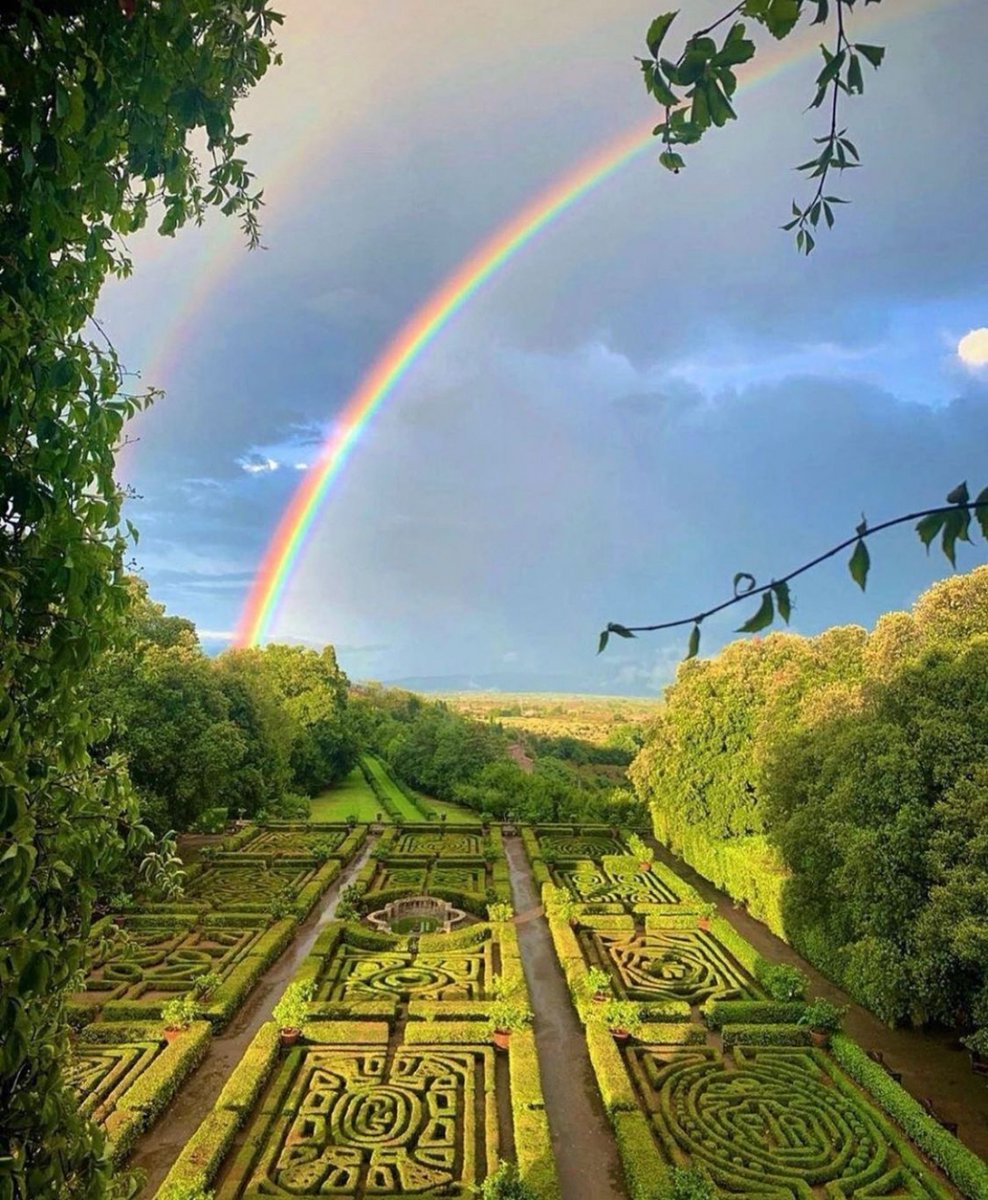 visit_lazio's tweet photo. Buona serata dall'incantevole #PalazzoRuspoli a #Vignanello, in provincia di #Viterbo, uno dei luoghi più suggestivi del viterbese i cui interni e giardini vi lasceranno a bocca aperta

📸 Ig jollyjossy - melusineruspoli

 #VisitLazio #LazioEternaScoperta #LazioIsMe https://t.co/Vp4EzZE8Sy