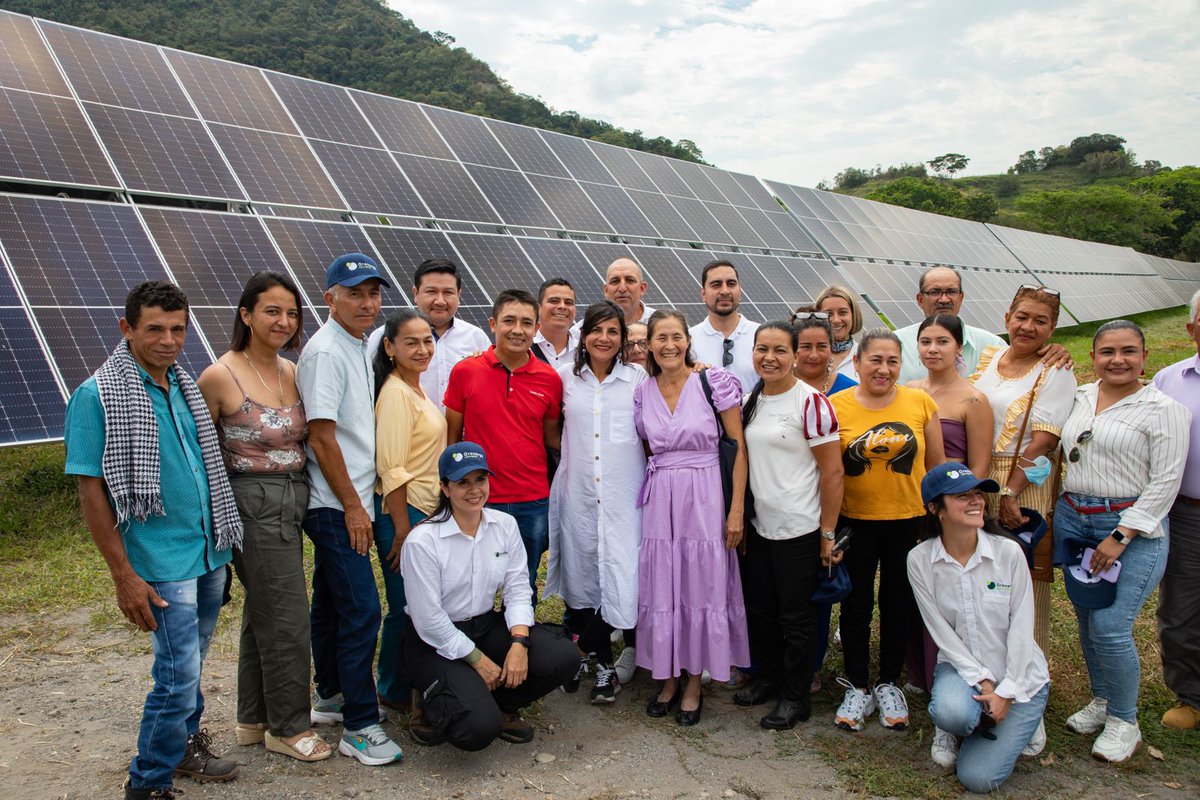 Avanzamos hacia una #TransiciónEnergéticaJusta. Entregamos en Tolima junto a <a href="/Grenergy_eu/">Grenergy</a>, los parques solares fotovoltaicos Cerritos, La Medina y Los Caballeros, cada uno con capacidad nominal de 9.9 MW. Estos brindarán suministro eléctrico renovable a más de 40.000 hogares.💪