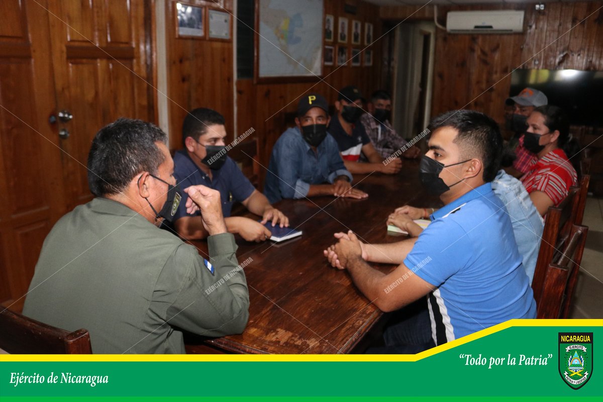 EjercitoNic's tweet photo. #NOTAINFORMATIVA | A través del Jefe del Batallón Ecológico #BOSAWAS”, se participó en reunión con productores y ganaderos del municipio de #Rosita, con el objetivo de coordinar acciones que continúen proporcionando un ambiente de seguridad en el campo. #TodoPorLaPatria https://t.co/SQSDMvgAUS