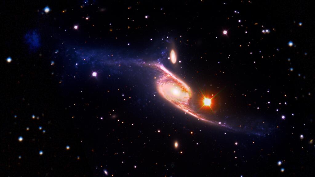 Ranjeet_Kaile's tweet photo. Spiral Galaxy Spans Space via NASA https://t.co/RqNFjfZICI #LifeInContext https://t.co/VT0d8vMICm