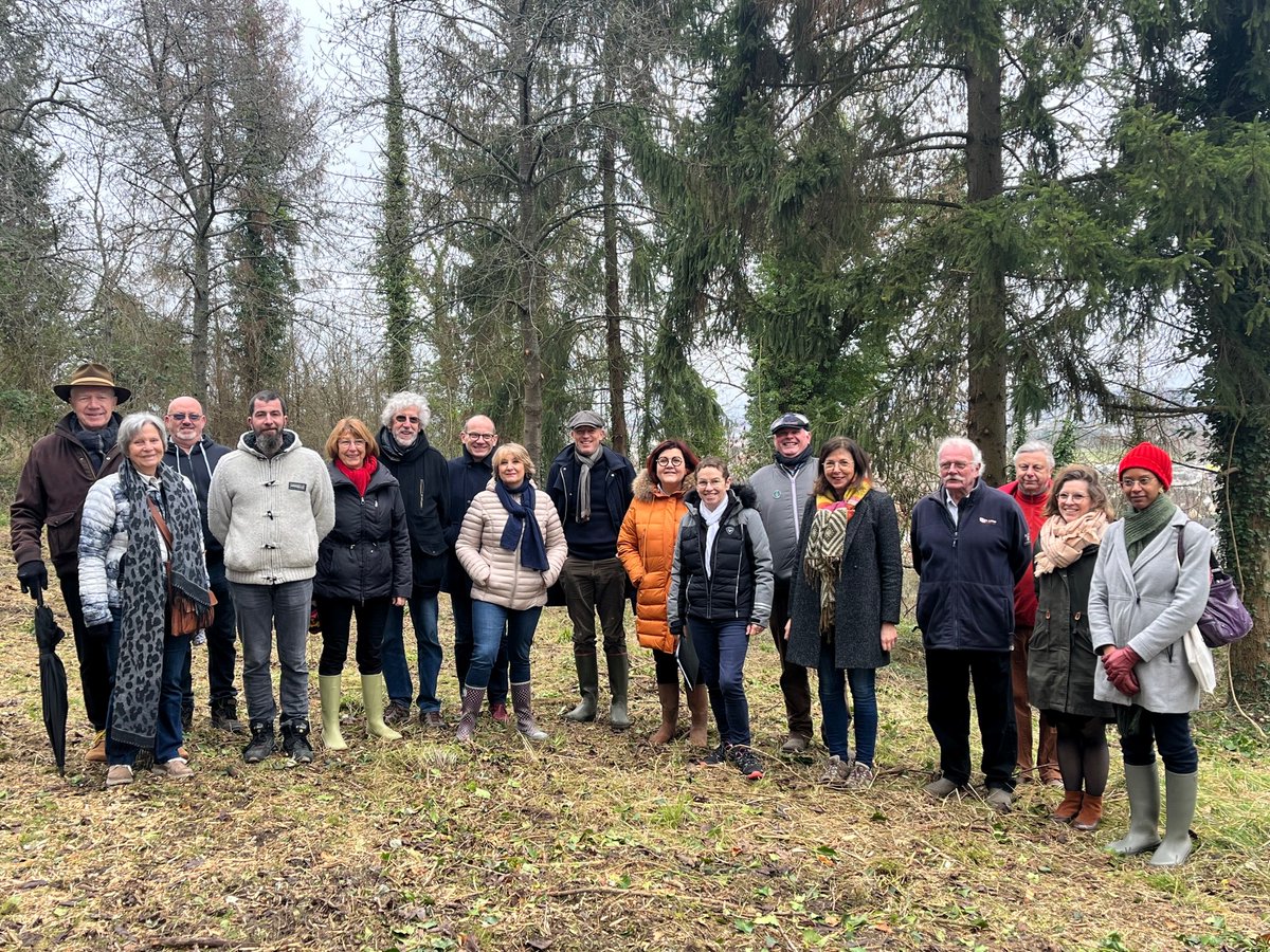 AggloSeineEure's tweet image. 🏰 Aujourd'hui, les élus étaient en visite au #chateau de #gaillon afin de constater le lancement du projet de #rehabilitation : le débroussaillage des jardins pour faciliter leurs accès. Un travail commun entre les différents acteurs du projet de #valorisation du château 🌺🌳