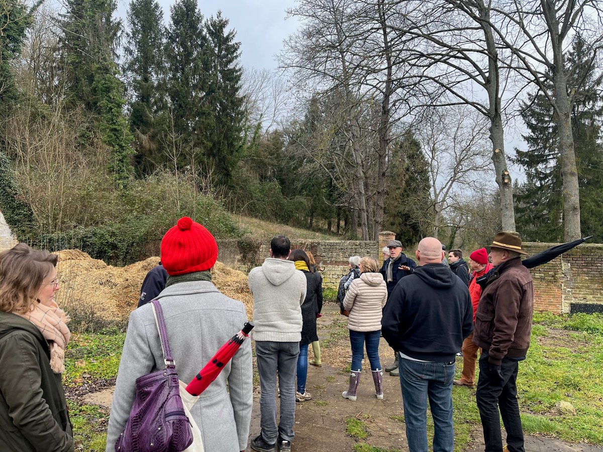 AggloSeineEure's tweet image. 🏰 Aujourd'hui, les élus étaient en visite au #chateau de #gaillon afin de constater le lancement du projet de #rehabilitation : le débroussaillage des jardins pour faciliter leurs accès. Un travail commun entre les différents acteurs du projet de #valorisation du château 🌺🌳