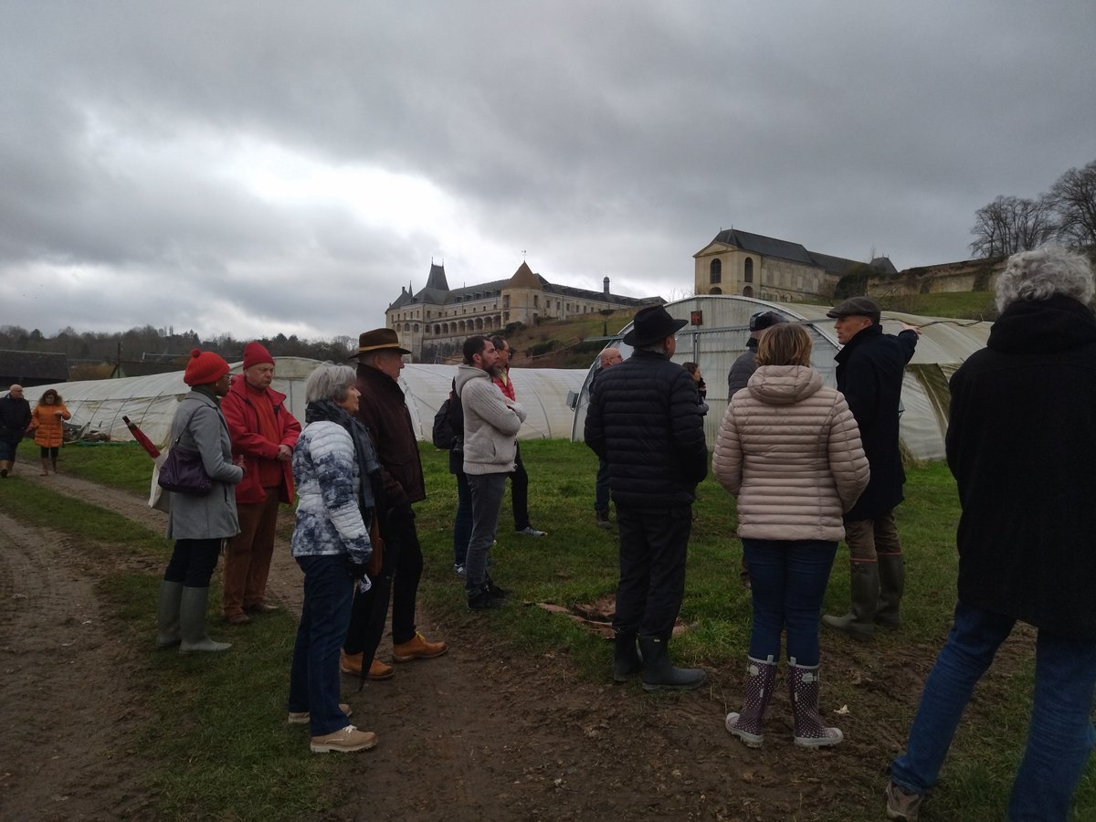 AggloSeineEure's tweet image. 🏰 Aujourd'hui, les élus étaient en visite au #chateau de #gaillon afin de constater le lancement du projet de #rehabilitation : le débroussaillage des jardins pour faciliter leurs accès. Un travail commun entre les différents acteurs du projet de #valorisation du château 🌺🌳