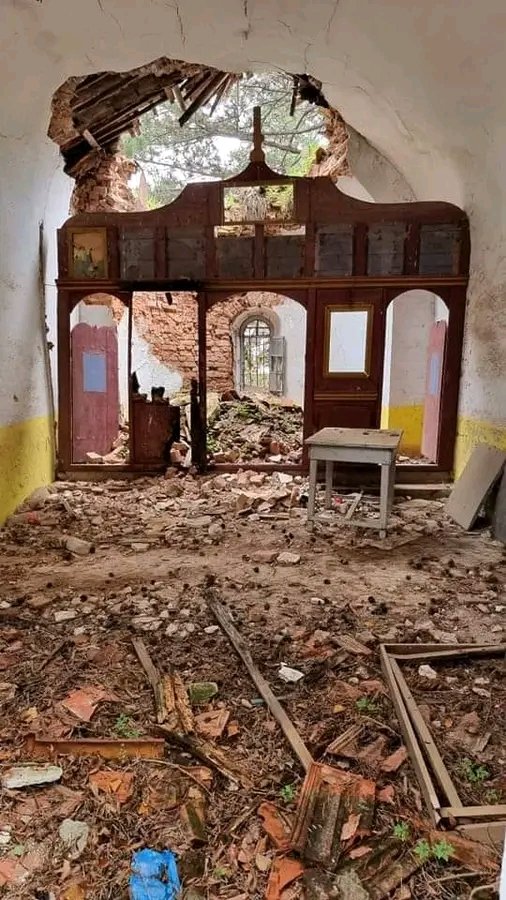 mita0018's tweet photo. Kapela na srpsko groblje u Peći. https://t.co/kgG7NztF61