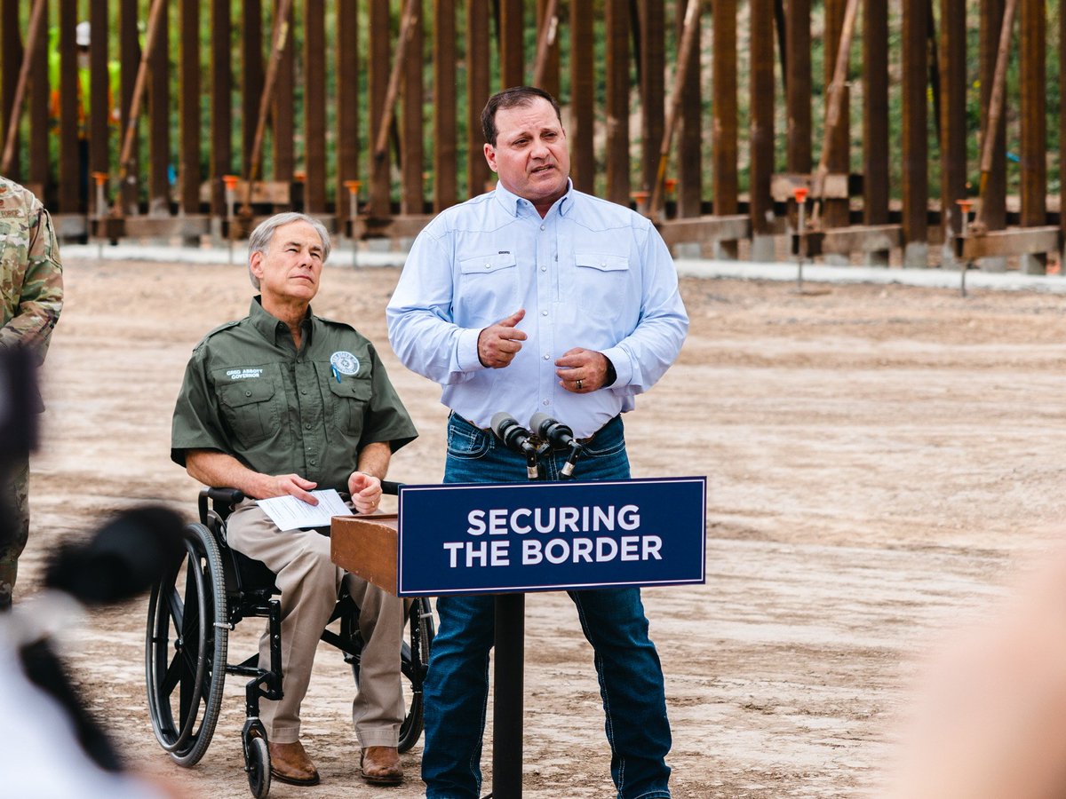 GovAbbottPress's tweet photo. #OperationLoneStar continues to stem the flow of deadly drugs, weapons, &amp; illegal immigrants into Texas.

With the hiring of our new Texas Border Czar, Mike Banks, Texas is taking our unprecedented border mission to the next level.

Read more: https://t.co/5cw1JlJWYH https://t.co/EBhQNDWdku