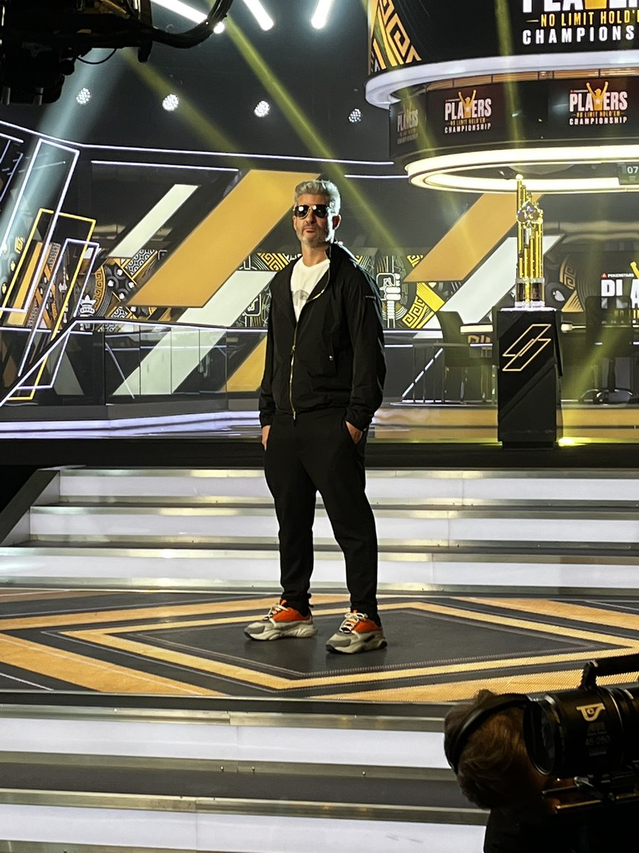 Yuestud's tweet image. 🔞🇧🇸 FINALE DU #PSPC2023 by @PokerStarsFR !!!
Ils ne sont plus que 6, déjà millionaires !

Rdv maintenant avec @Bennyestud sur 
Twitch : bit.ly/TwitchFRPS
YT : bit.ly/YouTubePSFR
FB : bit.ly/FacebookPSFR

#dinguerie