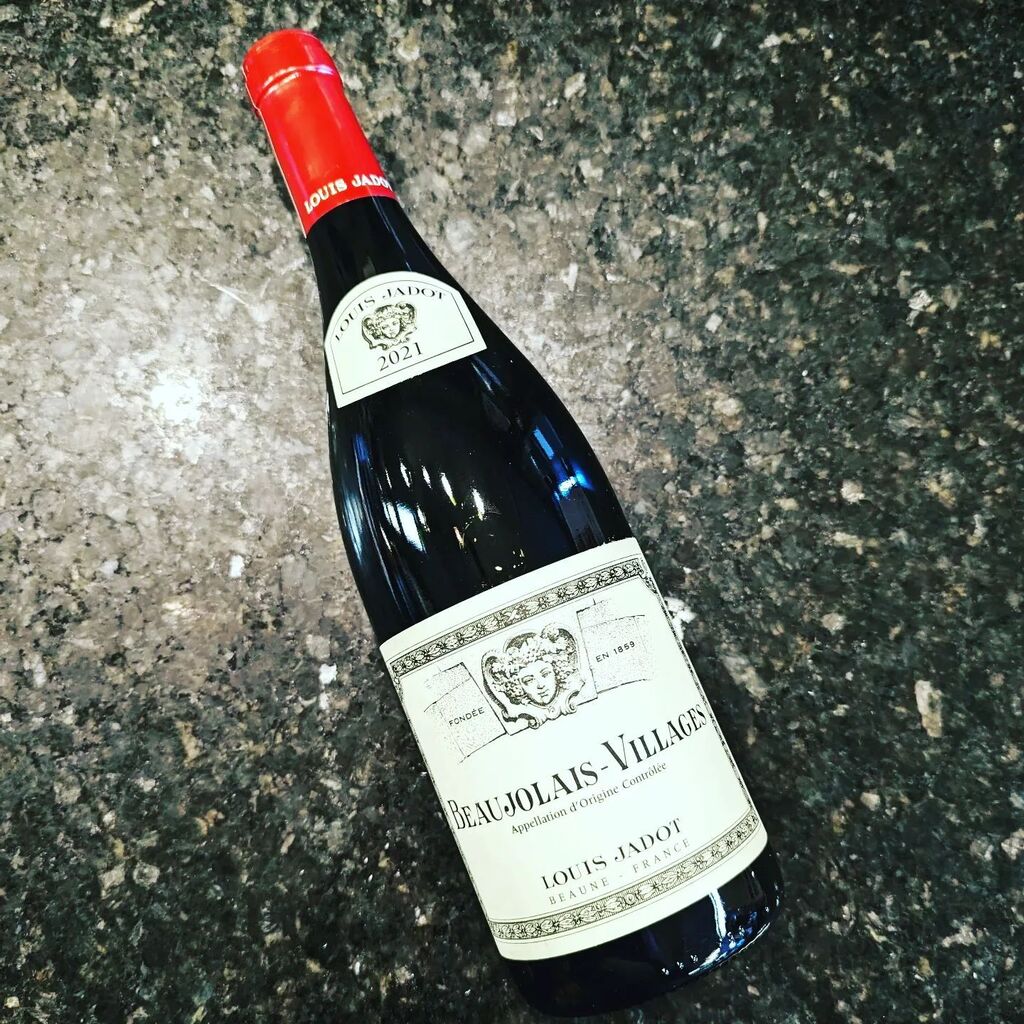 GentilesWS's tweet photo. Even when the world is ending, we still need to drink excellent wine. As seen on the most recent episode of @thelastofus on @hbo . Cheers to finding love in an apocalypse! 🌈🍷 https://t.co/0cqeALRpAL https://t.co/jQTFEjMNS6