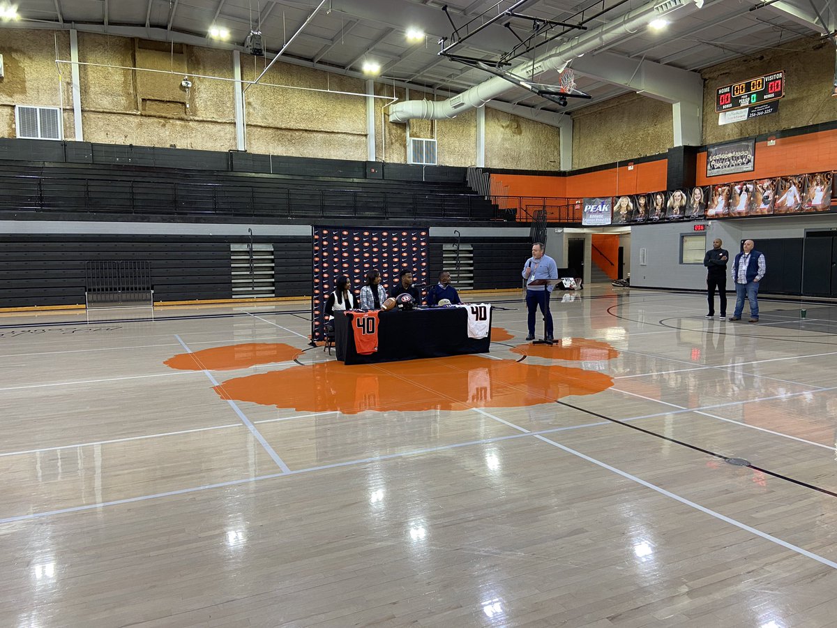 Kenan Jones (<a href="/KenanJones8/">Kenan_Jones</a>) is going from the Lions to the Lions. 

The Brooks Lion is signing with <a href="/UNAFootball/">North Alabama Football</a>.