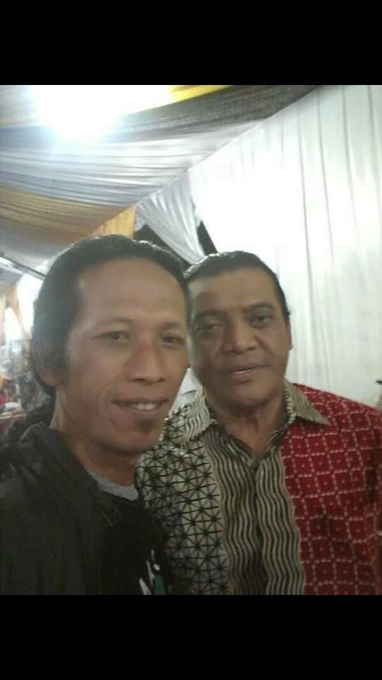 Anggoro89861277's tweet photo. Foto bareng ama mas didi kempot alm, perumnas 2 tanggerang https://t.co/KIc90pz44p