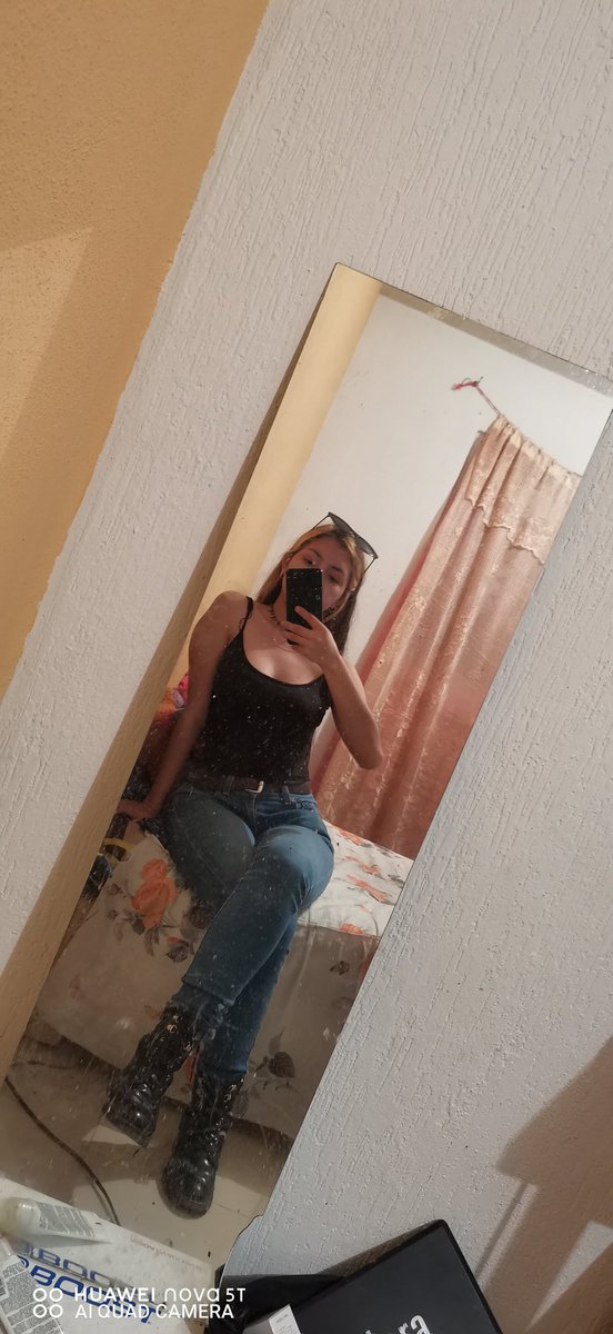 salmaponce10's tweet photo. nadie habla de lo difícil que es tener sentimientos encontrados, sentir amor por alguien y a la vez tristeza por el dolor que te ha causado, sentir alegría y a la vez enojo por sus acciones; ojalá fuera tan fácil sentir SOLO un sentimiento pero, la mayoría de las veces no es así. https://t.co/Y9BQYpgkaA