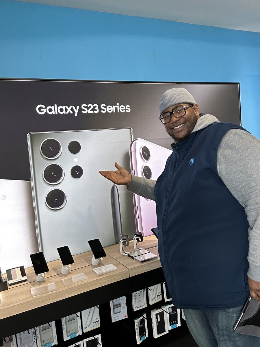 lindenwilldock's tweet photo. @OneNYNJ @theeastregion #ERGalaxyS23 

Preorder time is now folks.     Come and get your S23!!!!! https://t.co/g2kCKcQLVo