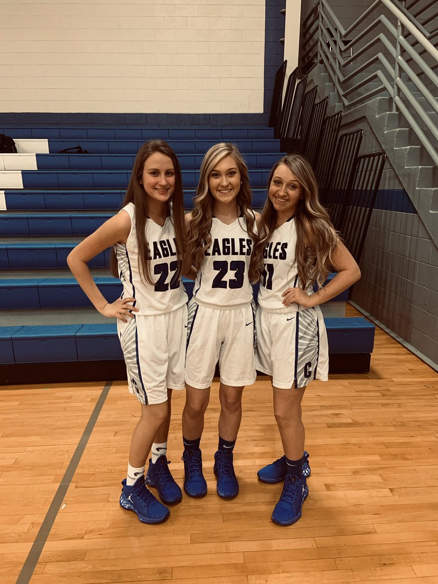 kinley23's tweet photo. senior night on the hill with my best friends💙🦅
so thankful to have played with you guys all four years! @_katiee11 @alismith1818 i love you both so much!! https://t.co/dgux1tIYJz