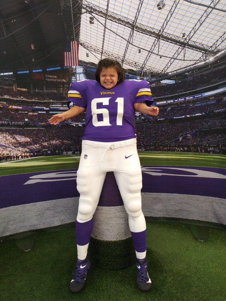 bethoman8's tweet photo. @johnnyrandle93 @Vikings @NFLLegacy I would really appreciate some gear Mr. Randle. Big fans of the @Vikings https://t.co/uhEhUOyZG2
