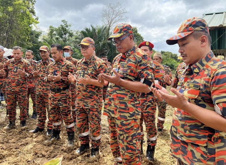 JBPM_Kelantan's tweet photo. Assalamualaikum Salam JBPM Berprestasi Tinggi Cepat dan Mesra. Selawat dan Salam Ke Atas Junjungan Besar Nabi Muhammad SAW dan Moga Kita Semua Mendapat Lindungan Allah SWT. 
 
MAJLIS PENGEBUMIAN JENAZAH ALLAHYARHAM MOHD MOHAIMI B. MOHAMMAD https://t.co/kWqbyU3Xd4