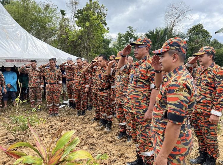 JBPM_Kelantan's tweet photo. Assalamualaikum Salam JBPM Berprestasi Tinggi Cepat dan Mesra. Selawat dan Salam Ke Atas Junjungan Besar Nabi Muhammad SAW dan Moga Kita Semua Mendapat Lindungan Allah SWT. 
 
MAJLIS PENGEBUMIAN JENAZAH ALLAHYARHAM MOHD MOHAIMI B. MOHAMMAD https://t.co/kWqbyU3Xd4