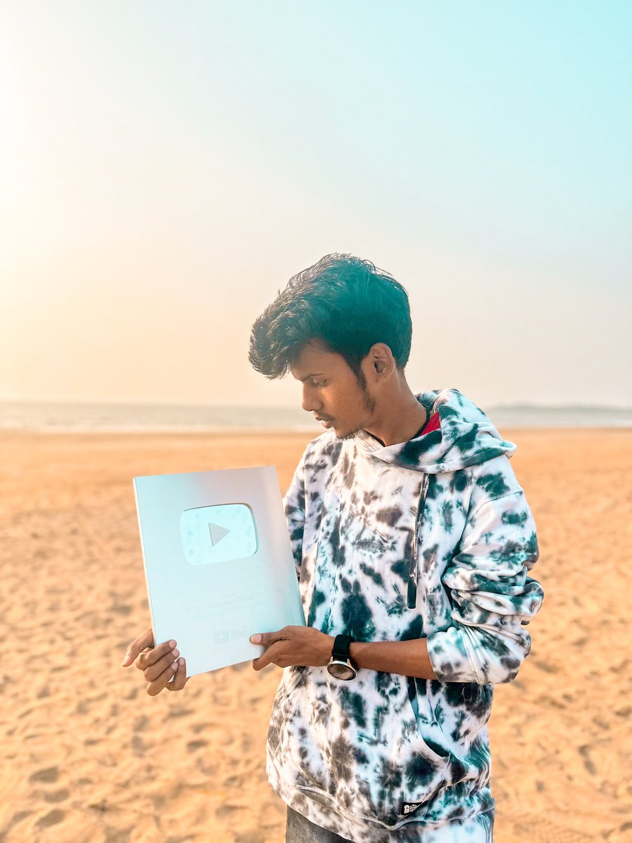 AjayGuptaOffic1's tweet photo. Push yourself, because no one else is going to do it for you… ✨✌️
.
.
.
#youtube #youtuber #youtubeawards #silver #silverplaybutton #youtubesilverplaybutton #youtubecreatorawards #youtubecreator #youtubecreators #motivation #motivationalquotes #inspiration #ajayguptaofficial https://t.co/QNDUxoF6F2