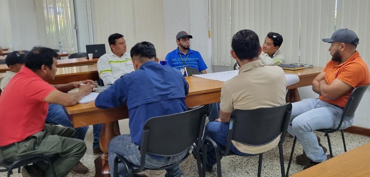 inabguatemala's tweet photo. Coordinamos acciones para la restauración y protección de los bosques con integrantes de la Red de Restauración de la Costa Sur, donde impulsamos el desarrollo de las capacidades de los integrantes y la identificación de áreas para recuperar espacios forestales.
#INAB #RegionIX https://t.co/x42eHqtw9M