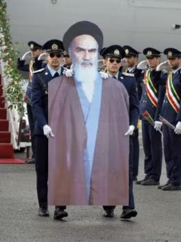 Never forget that time when the Islamic Republic air force commemorated the 2012 anniversary of the Islamic Revolution by saluting to an armless, legless cardboard cut out of Supreme Leader Ayatollah Khomeini. 💀💀

#IRGCterrorists
