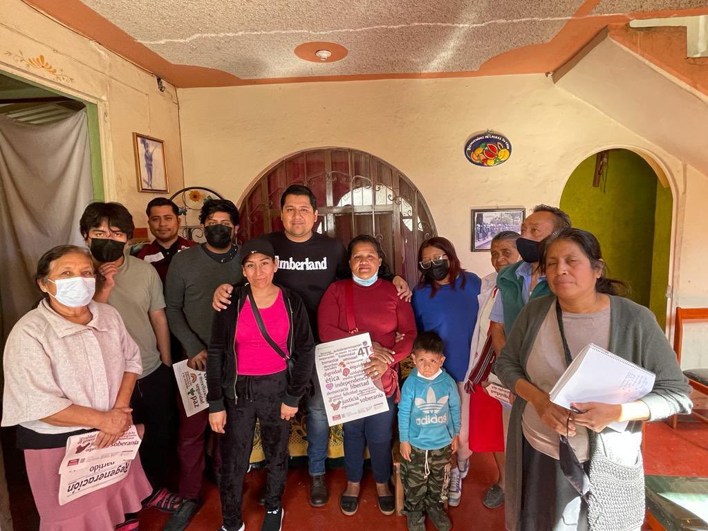 CarlosLopez_LJ's tweet photo. Seguimos compartiendo el mensaje de que #Morena es la esperanza para nuestro Municipio #Xoxocotlán, juntos vamos a lograr un mejor futuro.  
En esta ocasión me reuní con habitantes de la Colonia Reforma Agraria.
¡La organización también es transformación!
#NoPodemosFallar https://t.co/otTd63pRh0