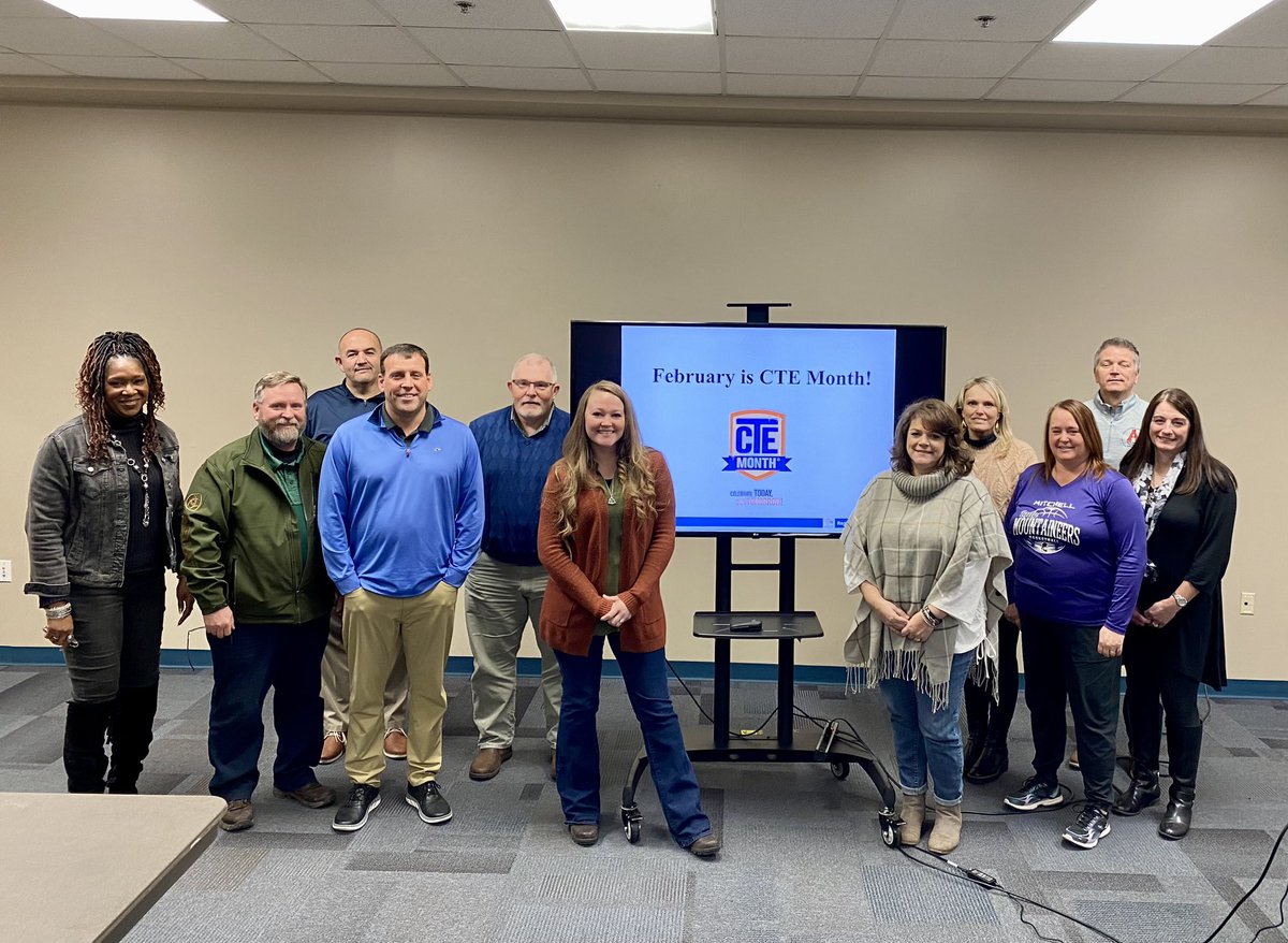 KarenBoyles1's tweet photo. Happy CTE Month from the Northwest NC CTE Administrators! #CTEforNC #CTEmonth #NorthwestCTE #MakingThingsHappen https://t.co/kubGv7KXM9