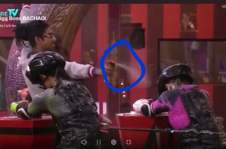 ahsas_vibes's tweet photo. #mcstan archuu ke face pr insect spray daal raha h jo ki poison hota h

And haldi ke liye sympathy le raha

How fake mandli is

#bb16 #biggboss16 #ArchanaGautam 

See #ShivThakare aur #NimritKaurAlhuwalia fans ... and sympathy khelna band krdo https://t.co/Mc4fA07AWH