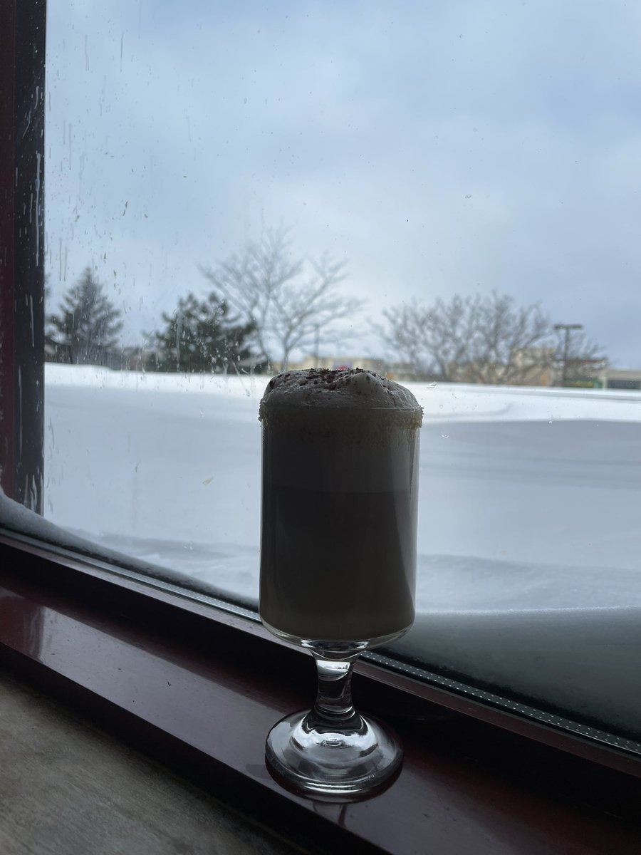 parched2pinned's tweet photo. Ginger King 🤴 
#HOS2080 @BestBarMix 

Recipe 

Syrup
-cloves
-ground cinnamon 
-Ginger bitters

Drink
2oz of gingerbread run
1/2 oz of baileys
2 oz of Milk
2 oz of syrup https://t.co/gkPFh9EsN7