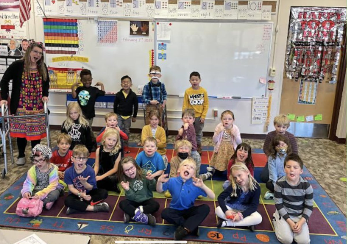 PtsaLowell's tweet image. Kindergarteners are 💯 days wiser (yesterday)! And they look older, don&apos;t you think? 🤣

#lowellleopardpride #everythingspossiblebsd #bsdpride #100daysofschool #100dayssmarter