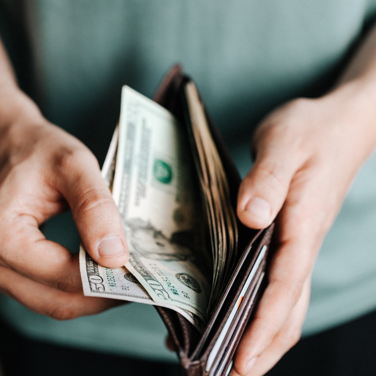 _SolarGleam's tweet image. Did you know you can expect a 20-to-1 return on investment when you switch to solar? When you think about it like that, you're paying for both short-term and long-term gains.