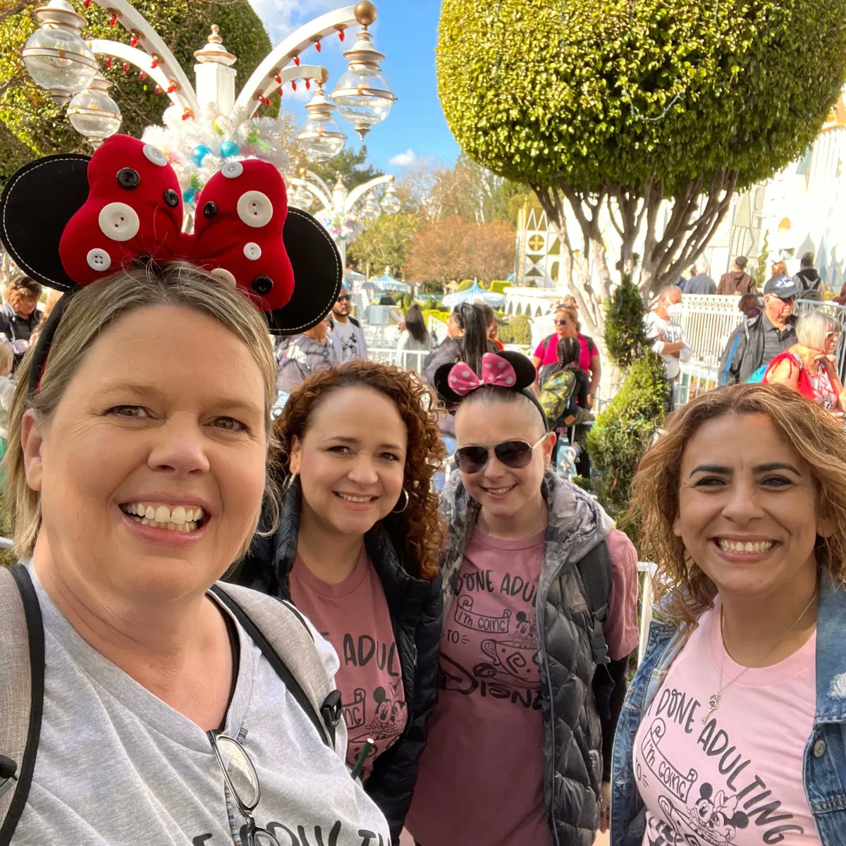We want to give a shout out to our amazing case management team. If you've worked with them, then you know how awesome they are. Go Team FFP!

#FFP #lifeinsurance #lifeagency #Disneyland #teambuilding #casemanagement #motivation #dreamteam