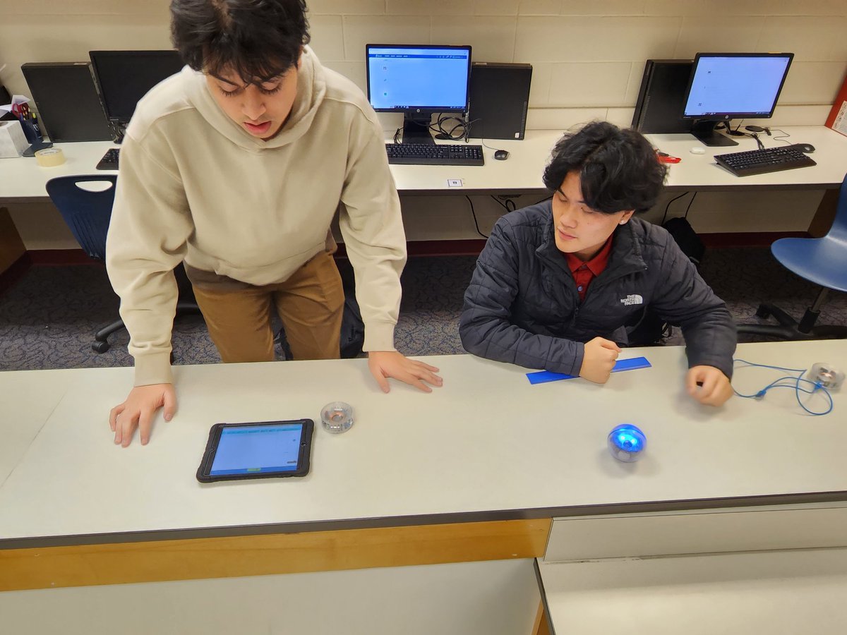 MrGabelSTEM's tweet photo. STEM Programming students learning about algorithm creation. Taking measurements and collecting data points to create an algorithm for autonomous maze navigation before they get to test out their solutions with the @Sphero robots. https://t.co/v2NbnLHEaR