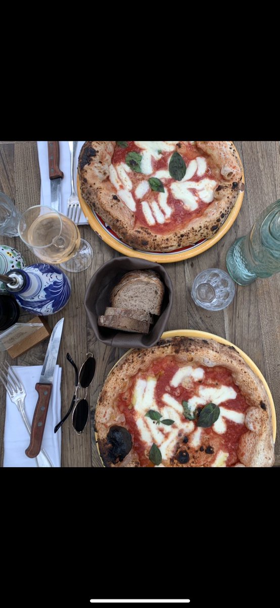 ramonicahall1's tweet photo. pensando en cuando comí por un total 10€ en sitio más bonito ever 
paris siempre serás famoso!! https://t.co/pQQylUbRRL